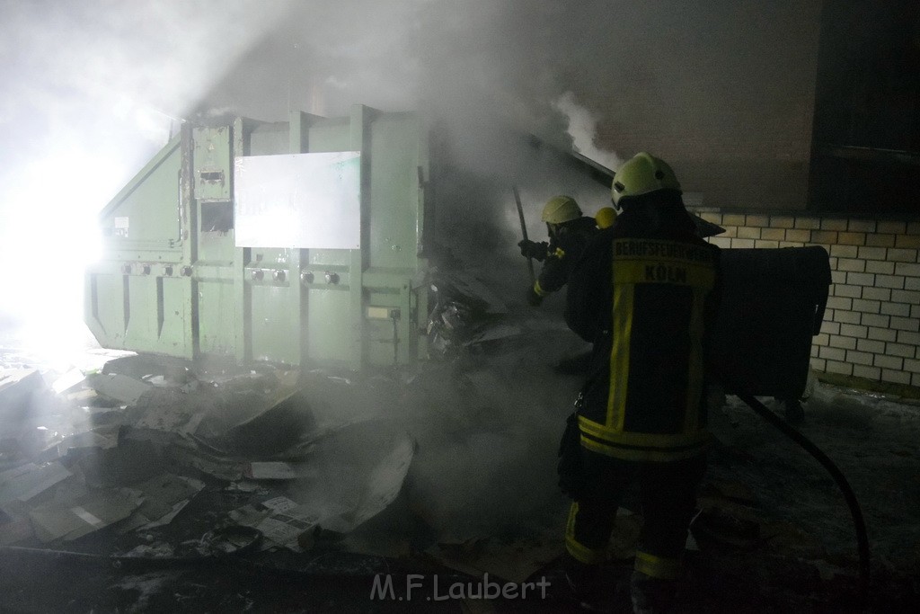 Feuer Papp Presscontainer Koeln Hoehenberg Bochumerstr P272.JPG - Miklos Laubert